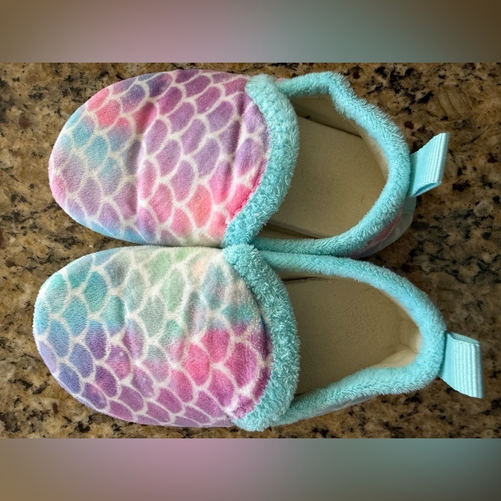 Mermaid Scale Plush Slippers Kids Size 26–27 Pastel Aqua Pink Purple - Picture 4 of 6